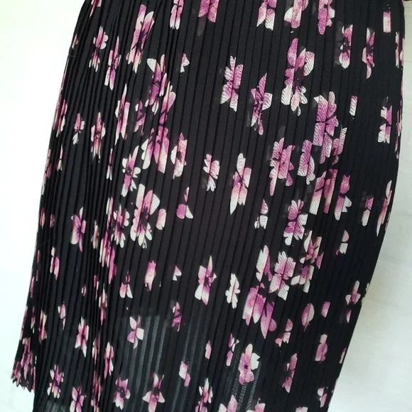 Black/ Purple Floral Pleated Dress - Picture 4 of 8